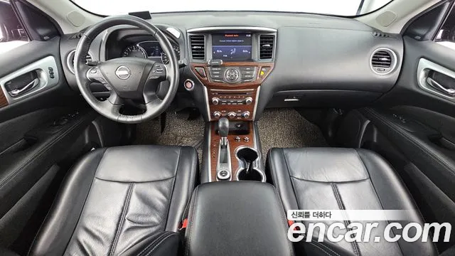 Nissan Pathfinder — интерьер