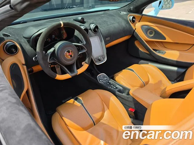 McLaren 570S — интерьер