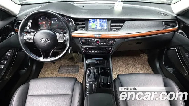 Kia K7 — интерьер