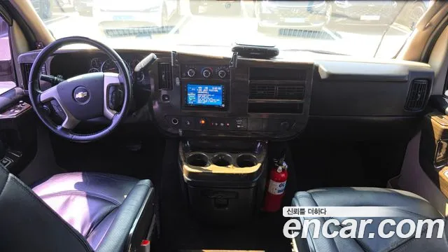 Chevrolet Express Van — интерьер