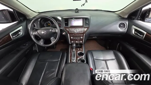 Nissan Pathfinder — интерьер