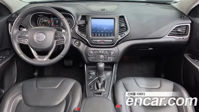 Jeep Cherokee — интерьер