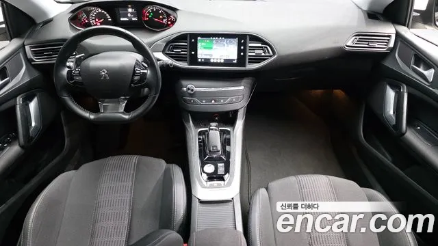 Peugeot 308 — интерьер