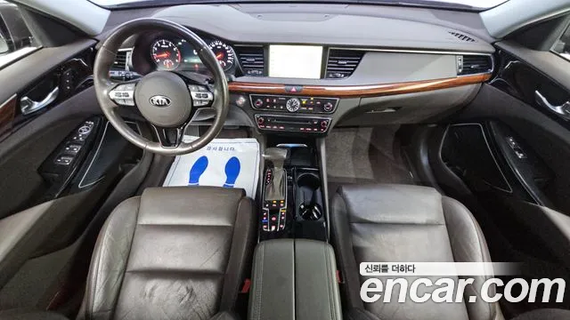Kia K7 — интерьер