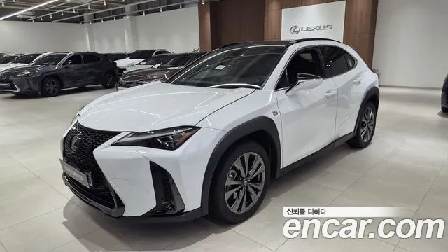Lexus UX — экстерьер