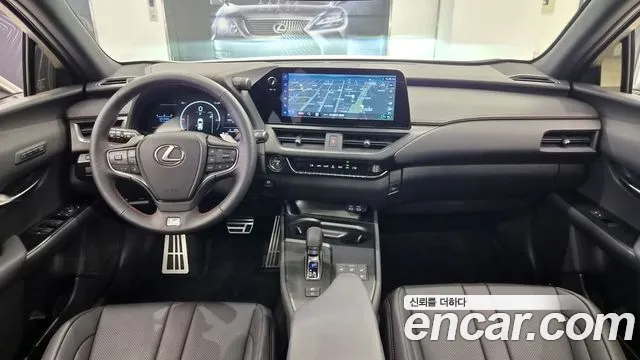 Lexus UX — интерьер