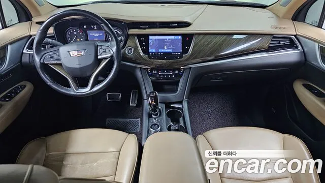Cadillac XT6 — интерьер