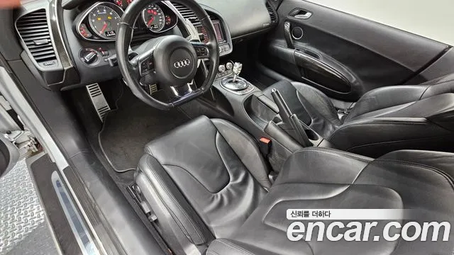 Audi R8 — интерьер