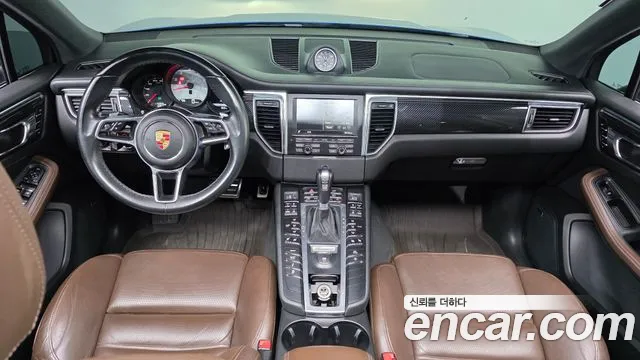 Porsche Macan — интерьер