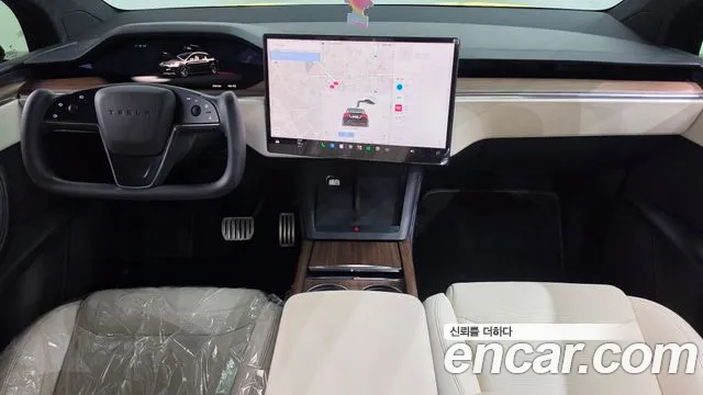 Tesla Model X — интерьер