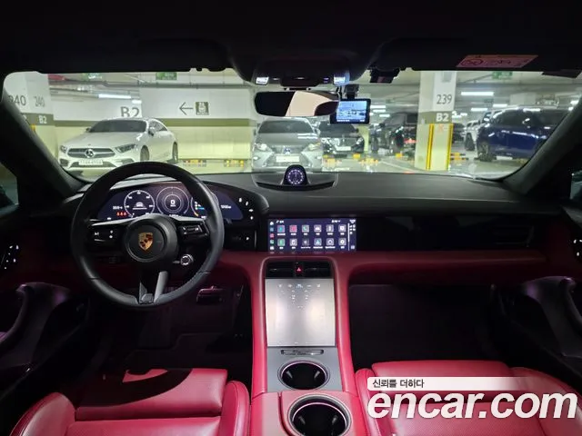 Porsche Taycan — интерьер