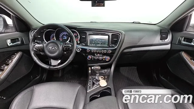 Kia K5 — интерьер