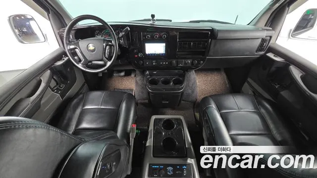 Chevrolet Express Van — интерьер