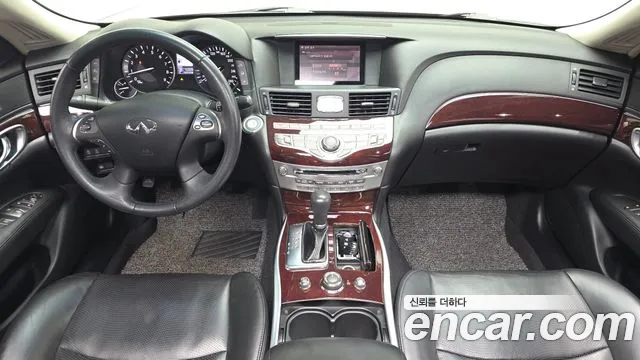 Infiniti M — интерьер