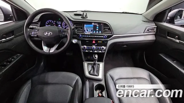 Hyundai Elantra — интерьер