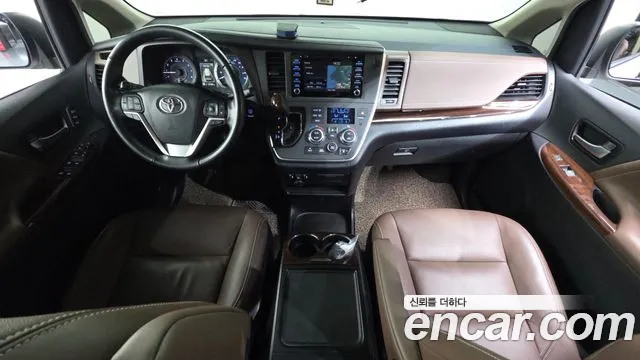 Toyota Sienna — интерьер