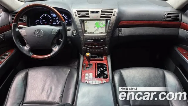 Lexus LS — интерьер