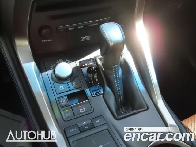 Lexus NX — интерьер