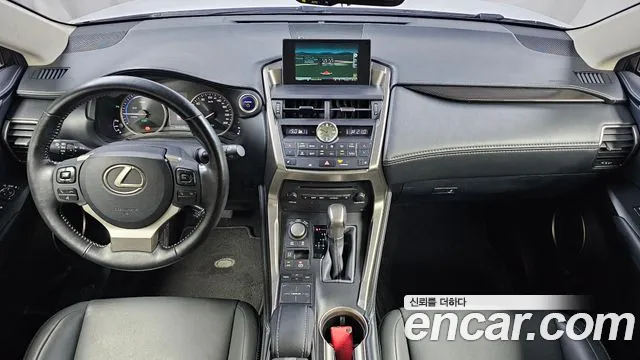 Lexus NX — интерьер