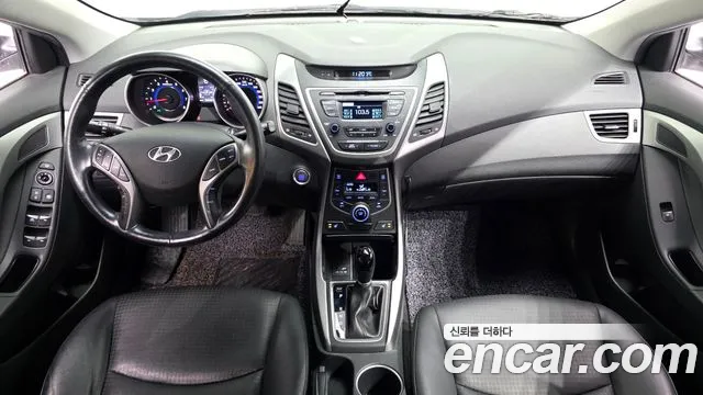 Hyundai Elantra — интерьер