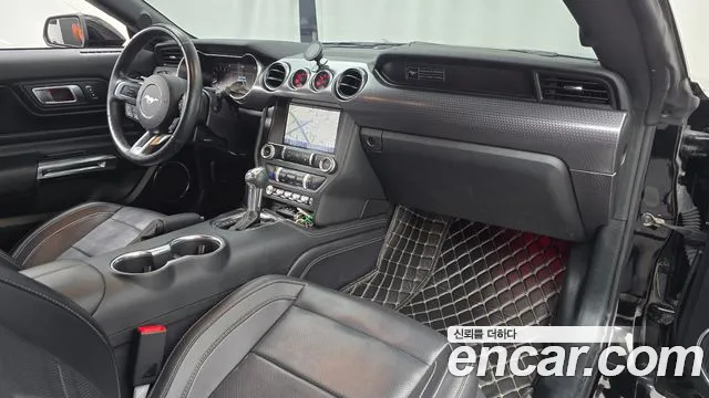 Ford Mustang — интерьер