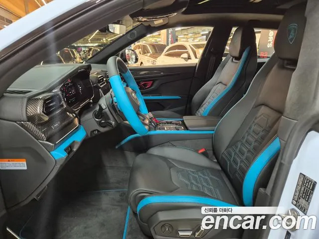 Lamborghini Urus — интерьер