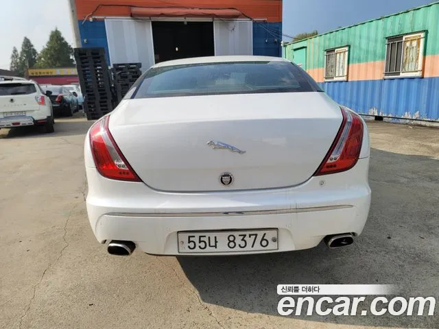 Jaguar XJ — интерьер