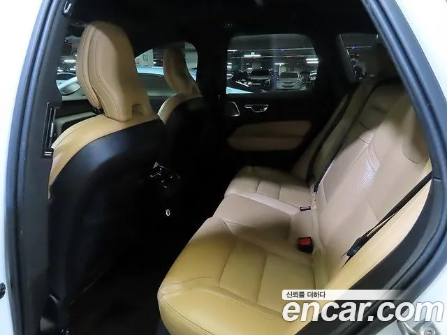Volvo XC60 — интерьер