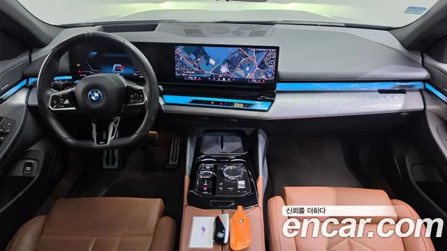 BMW i5 — интерьер