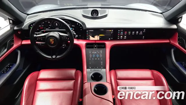 Porsche Taycan — интерьер