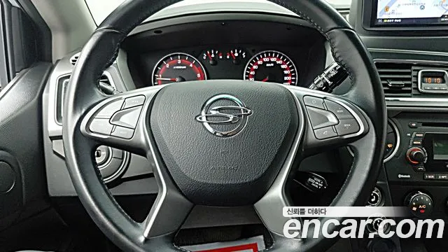 KG Mobility Korando — интерьер