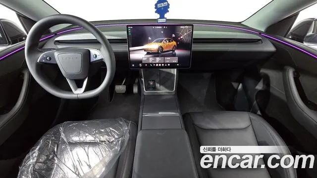 Tesla Model Y — интерьер