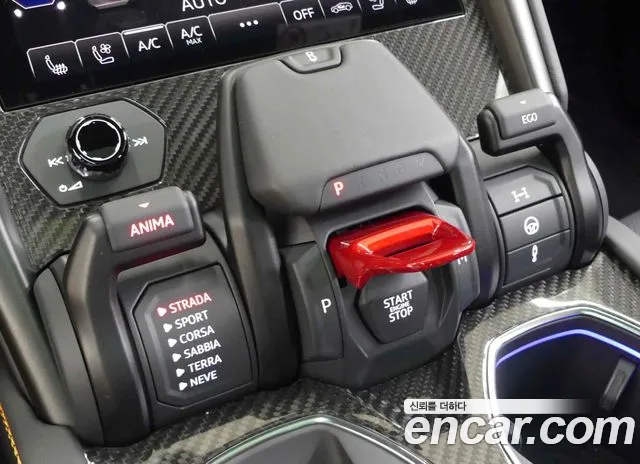 Lamborghini Urus — интерьер