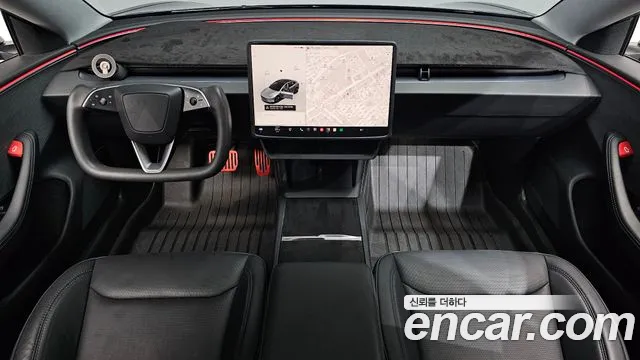 Tesla Model 3 — интерьер