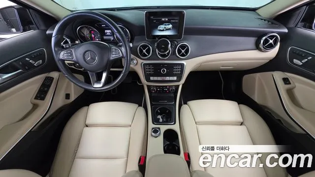 Mercedes-Benz GLA-класс — интерьер