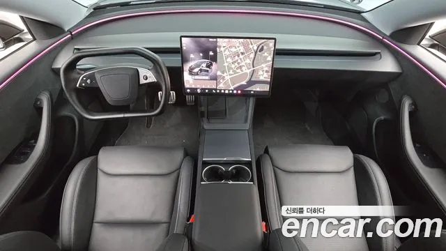 Tesla Model 3 — интерьер