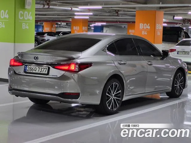 Lexus ES — экстерьер