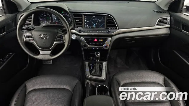 Hyundai Elantra — интерьер