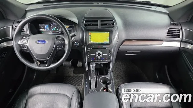 Ford Explorer — интерьер