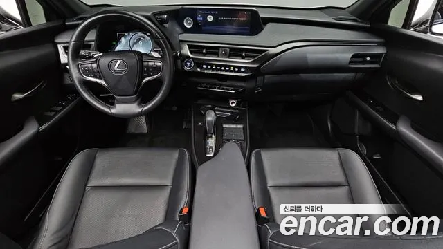 Lexus UX — интерьер