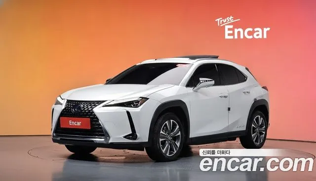 Lexus UX — экстерьер