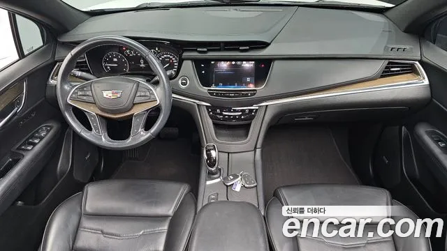 Cadillac XT5 — интерьер