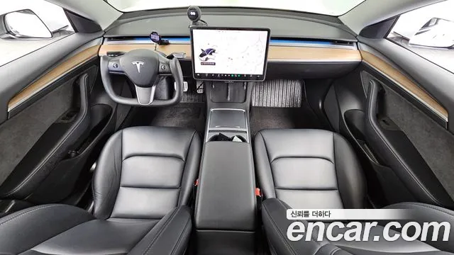 Tesla Model 3 — интерьер