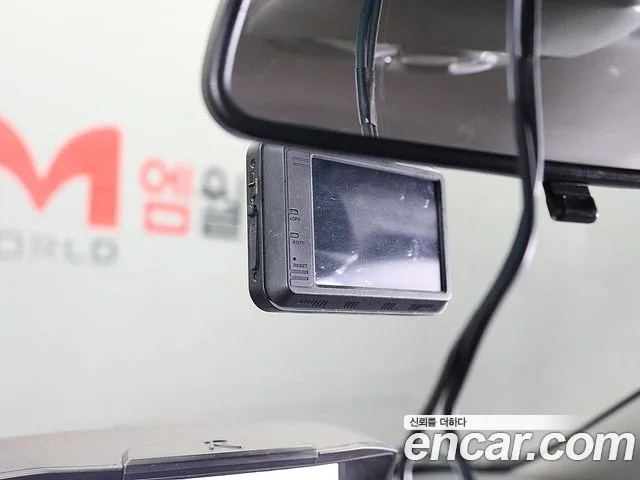 KG Mobility Korando — интерьер