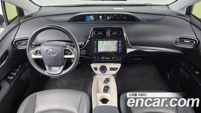 Toyota Prius — интерьер