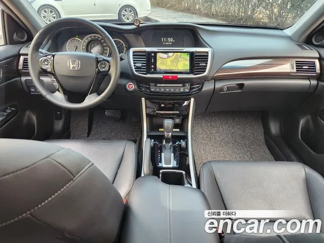Honda Accord — интерьер
