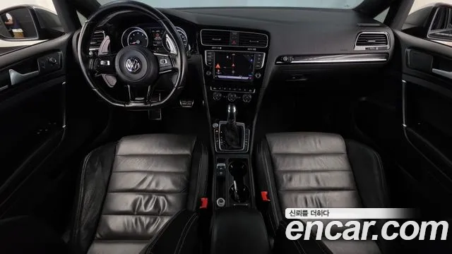 Volkswagen Golf — интерьер