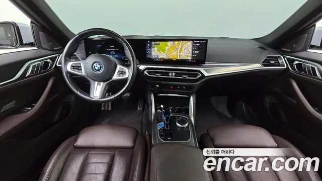 BMW i4 — интерьер