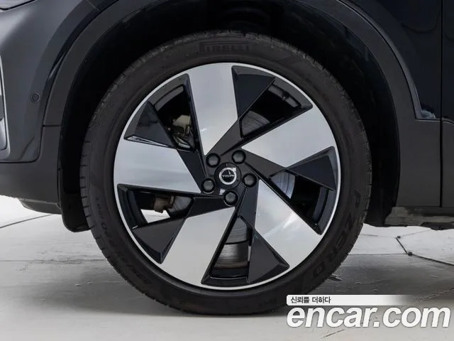 Volvo C40 — интерьер