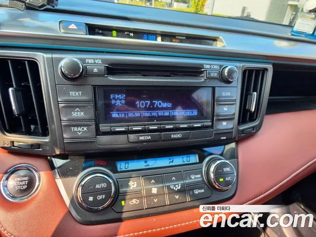 Toyota RAV4 — интерьер